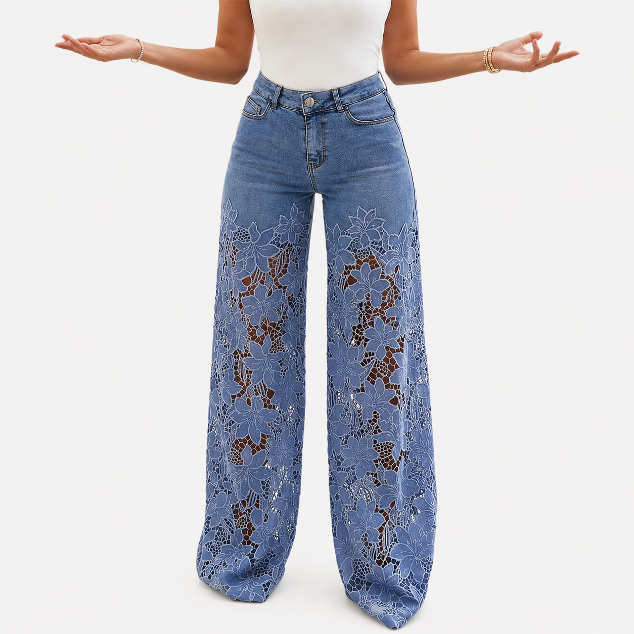 Jeans in denim patchwork con pizzo alla moda