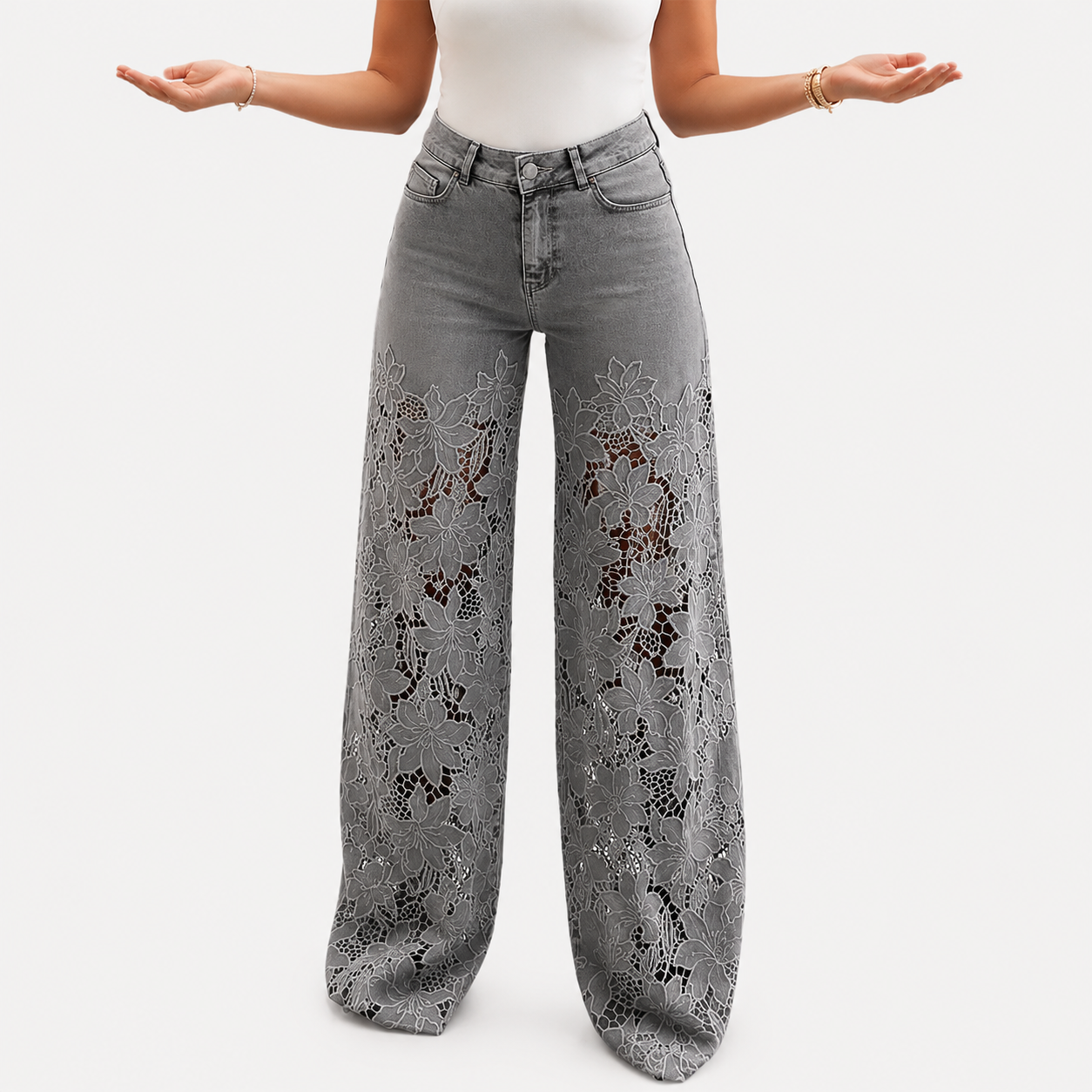 Jeans in denim patchwork con pizzo alla moda